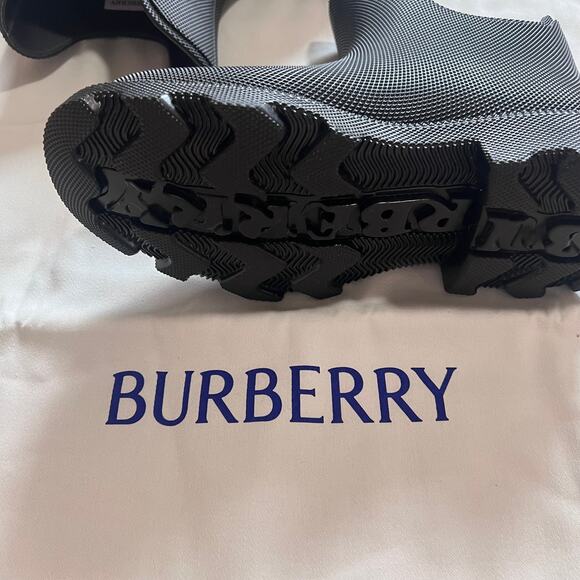 Burberry Marsh Rain Boots Women's Black Solid Size 40 - Picture 2 of 11